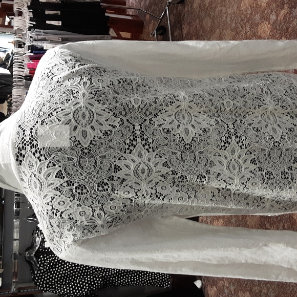 Long tunic with lace back - Picture 3 of 4